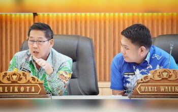 Walikota Bitung, Hengky Honandar SE dan Wakil Walikota Randito Maringka, saat gelar Rapat EPRA tahun 2025.