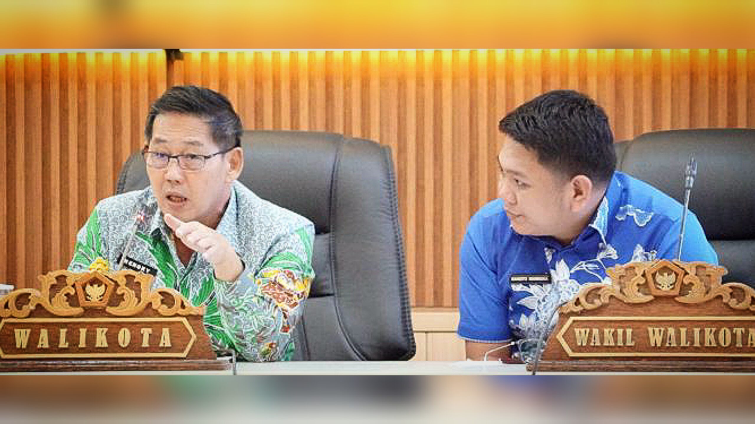 Walikota Bitung, Hengky Honandar SE dan Wakil Walikota Randito Maringka, saat gelar Rapat EPRA tahun 2025.