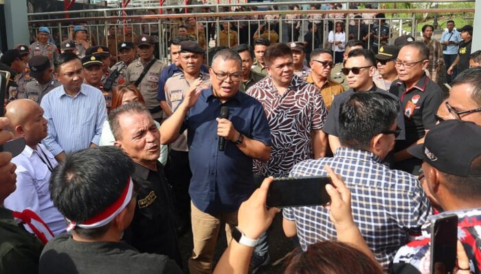 Temui Massa Aksi Anti Korupsi, Louis Schramm Dukung Integritas Politik Anggaran Berlandaskan Asas Keterbukaan