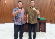 Ketua KONI Manado terpilih, dr. Richard Sualang (kanan), saat bersilaturahmi dengan Ketua KONI Sulut, Brigjen TNI (Purn) B Jerry Waleleng (kiri). (Foto: Istimewa)
