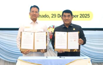 Gubernur Sulut, Mayjen TNI (Purn) Yulius Selvanus SE (kanan) bersama Kepala BPA Kejaksaan RI, Dr Kuntadi SH MH. (Foto: Istimewa)