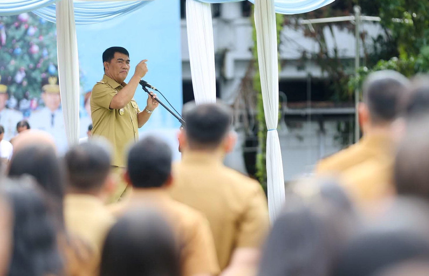 Gubernur Sulawesi Utara, Mayjen TNI (Purn) Yulius Selvanus SE, saat gelar apel Perdana Pemprov Sulut tahun 2026.