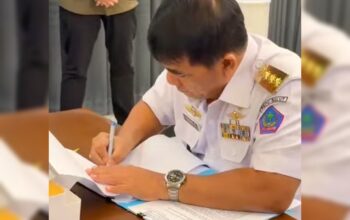 Gubernur Sulawesi Utara, Yulius Selvanus.