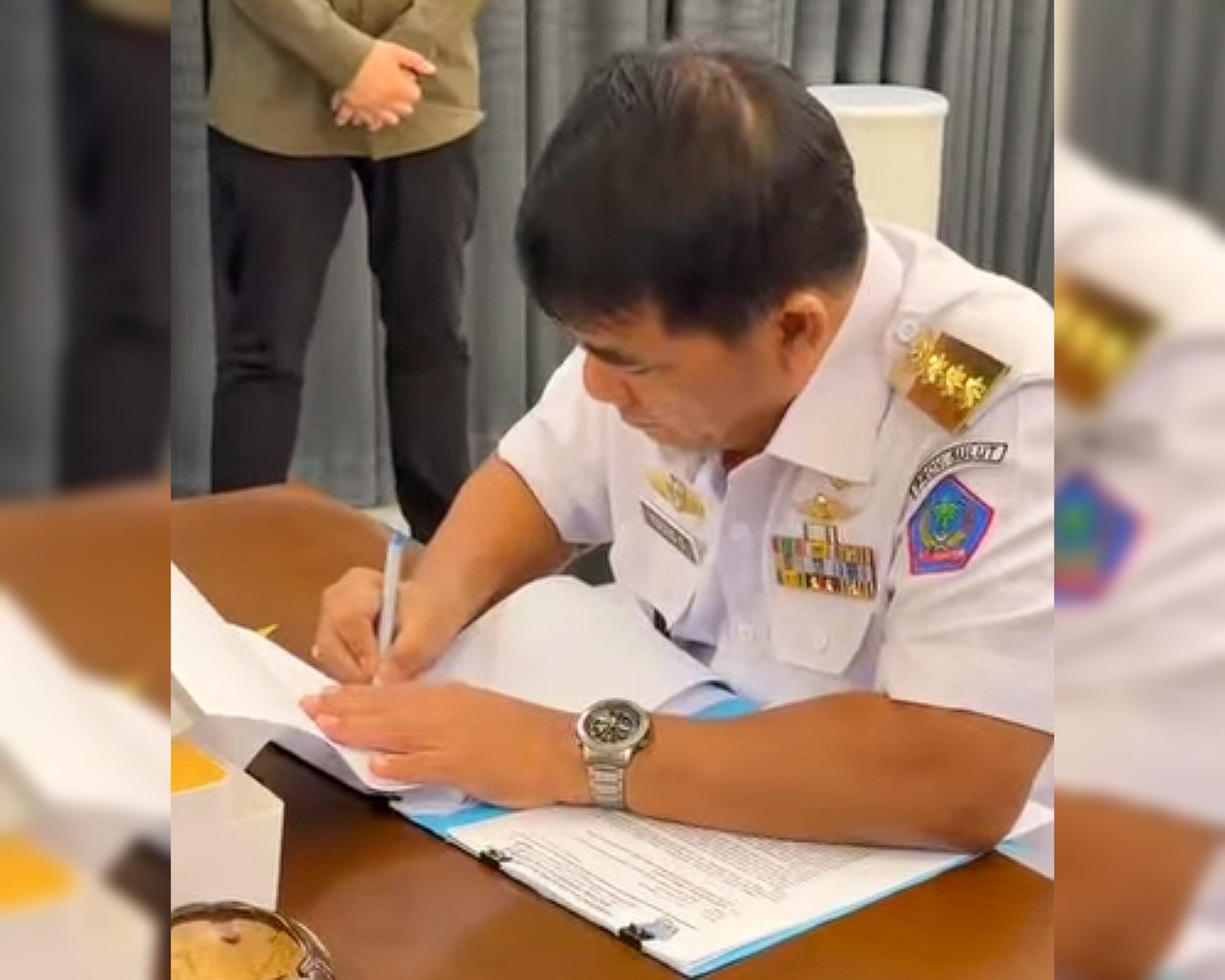 Gubernur Sulawesi Utara, Yulius Selvanus.