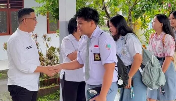 Hari Pertama Masuk Sekolah, Swingly Liow: SMAN 1 Amurang Siap untuk Proses Belajar Mengajar  