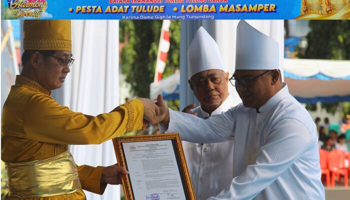Walikota Bitung Hengky Honandar Resmi Sandang Gelar Adat Nusa Utara “Bataha Ikamanggi Torehe Tulung Banua”