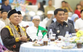 Gubernur Sulut, Mayjen TNI (Purn) Yulius Selvanus SE, bersama Ketua MUI Sulut, Prof Dr H Nasruddin Yusuf MAg. (Foto: Ist)