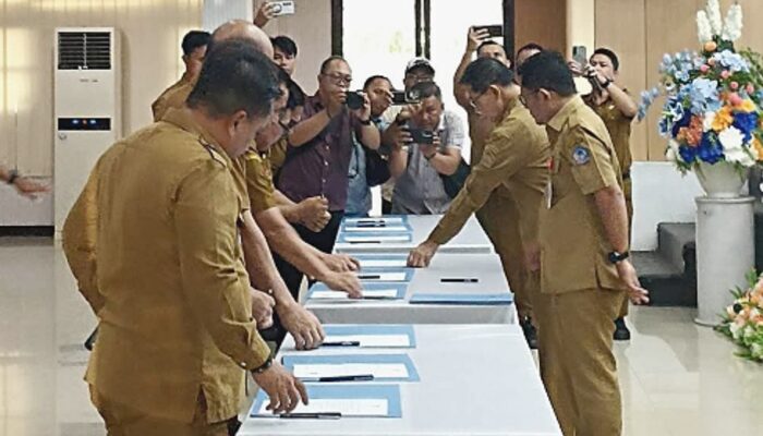 Teken Pakta Integritas, Walikota Hengky Honandar Tegaskan Pejabat Bitung Harus Jadi Teladan