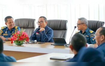 Anggota Komite II DPD RI, Senator Ir Stefanus BAN Liow MAP, saat melakukan kunjungan kerja di KSOP Kelas I Bitung. (Foto: Ist)