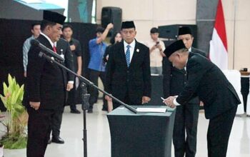 Gubernur Sulawesi Utara, Mayjen TNI (Purn) Yulius Selvanus, secara resmi mengukuhkan Hendrik Pagiling SH MH sebagai Kepala Kantor Wilayah (Kakanwil) Kementerian Hukum Provinsi Sulawesi Utara. (Foto: Ist)