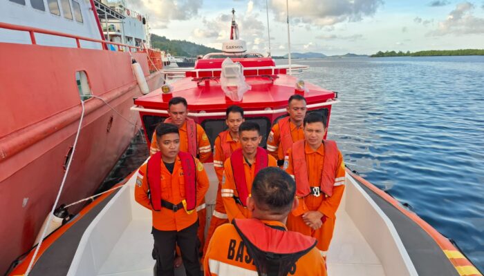 KM Anaya Terbakar di Laut Maluku, Basarnas Sulut Kerahkan Tim SAR