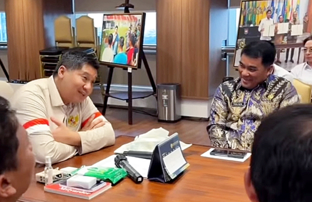 Gubernur Sulut, Mayjen TNI (Purn) Yulius Selvanus SE (kanan) saat melakukan pertemuan bersama Menteri PKP, Maruarar Sirait. (Foto: Ist)