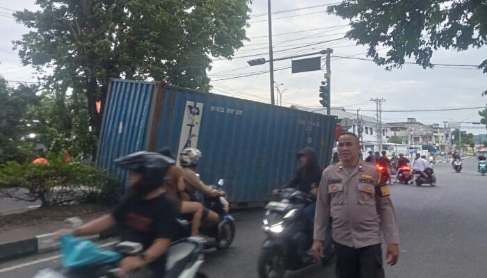 Gagal Manuver di Tikungan, Peti Kemas Lepas Lukai 3 Warga di Bitung: Polisi Usut Kelalaian