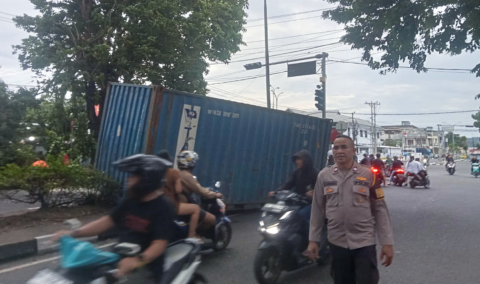 Insiden Kontainer (Peti Kemas) lepas di Kota Bitung. (Foto: Ist)
