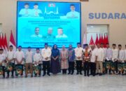 Foto Bersama Gubernur Sulut, Yulius Selvanus didampingi Ibu Anik Yulius Selvanus dan Wakil Gubernur, Victor Mailangkay, bersama Pengurus KKSS Sulut dan Anak Yatim. (Foto: Ridho L Tobing).
