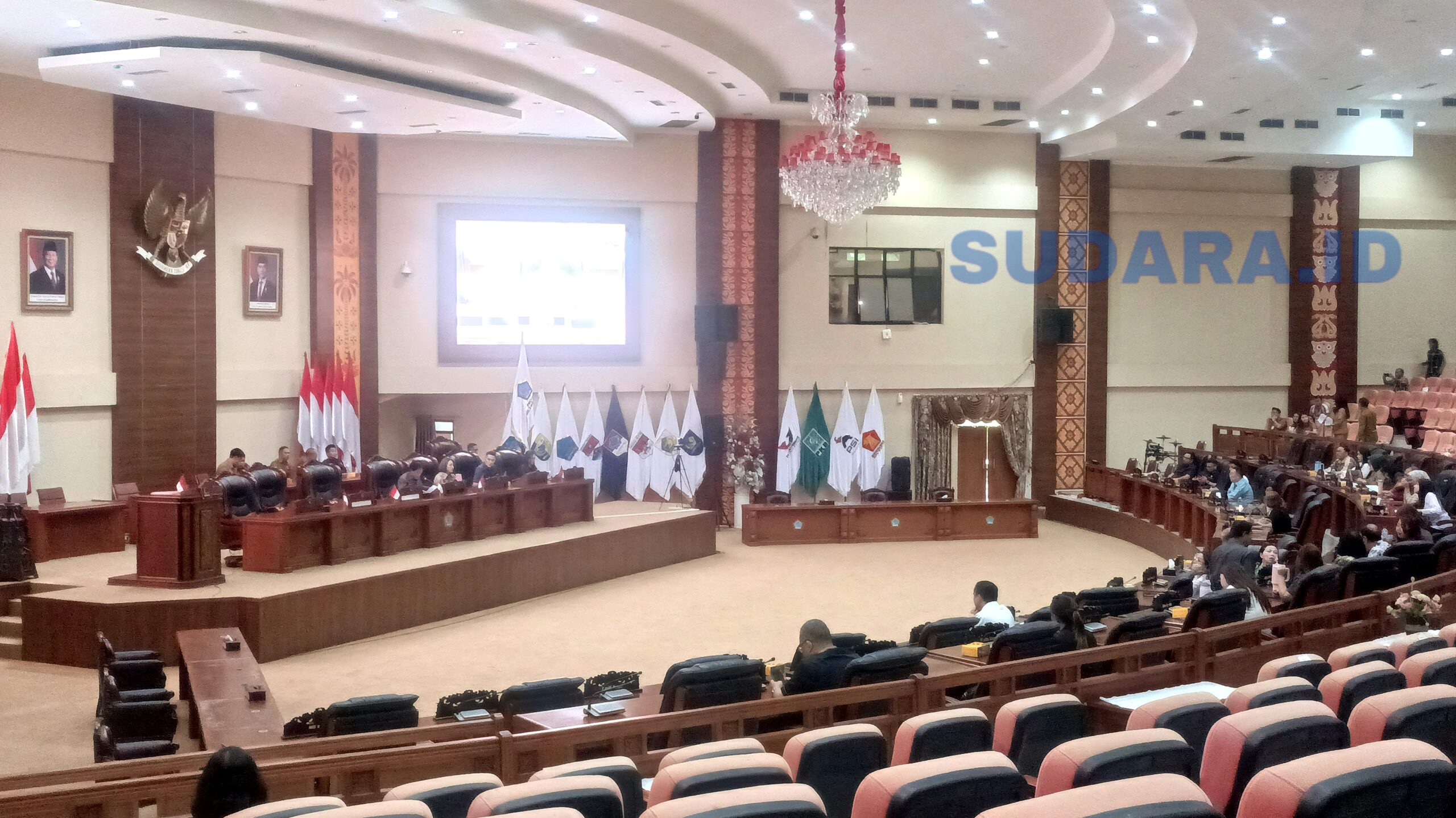 Rapat Paripurna DPRD Provinsi Sulawesi Utara dalam rangka Penyampaian/Penjelasan Pimpinan DPRD terhadap Peraturan DPRD Provinsi Sulawesi Utara tentang Tata Tertib DPRD, Senin (2/3/2026). (Foto: Ridho L Tobing)