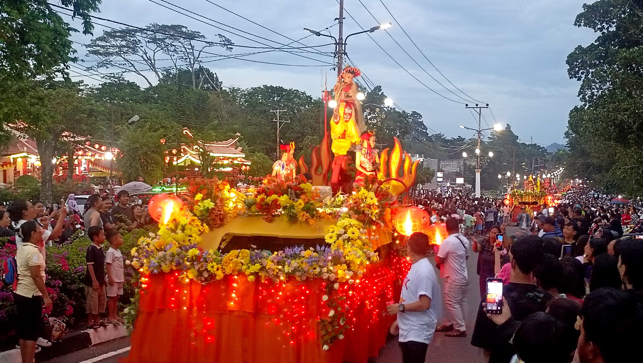 Cap Go Meh 2577 Kota Bitung Bius Ribuan Warga. (Foto: Ridho L Tobing)