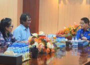 Pertemuan Walikota Bitung, Hengky Honandar SE dengan Direktur Teknik dan Operasi PT Jasa Marga Manado Bitung, Tamjianto, di ruang kerjanya pada Kamis (5/3/2026). (Foto: Ist)