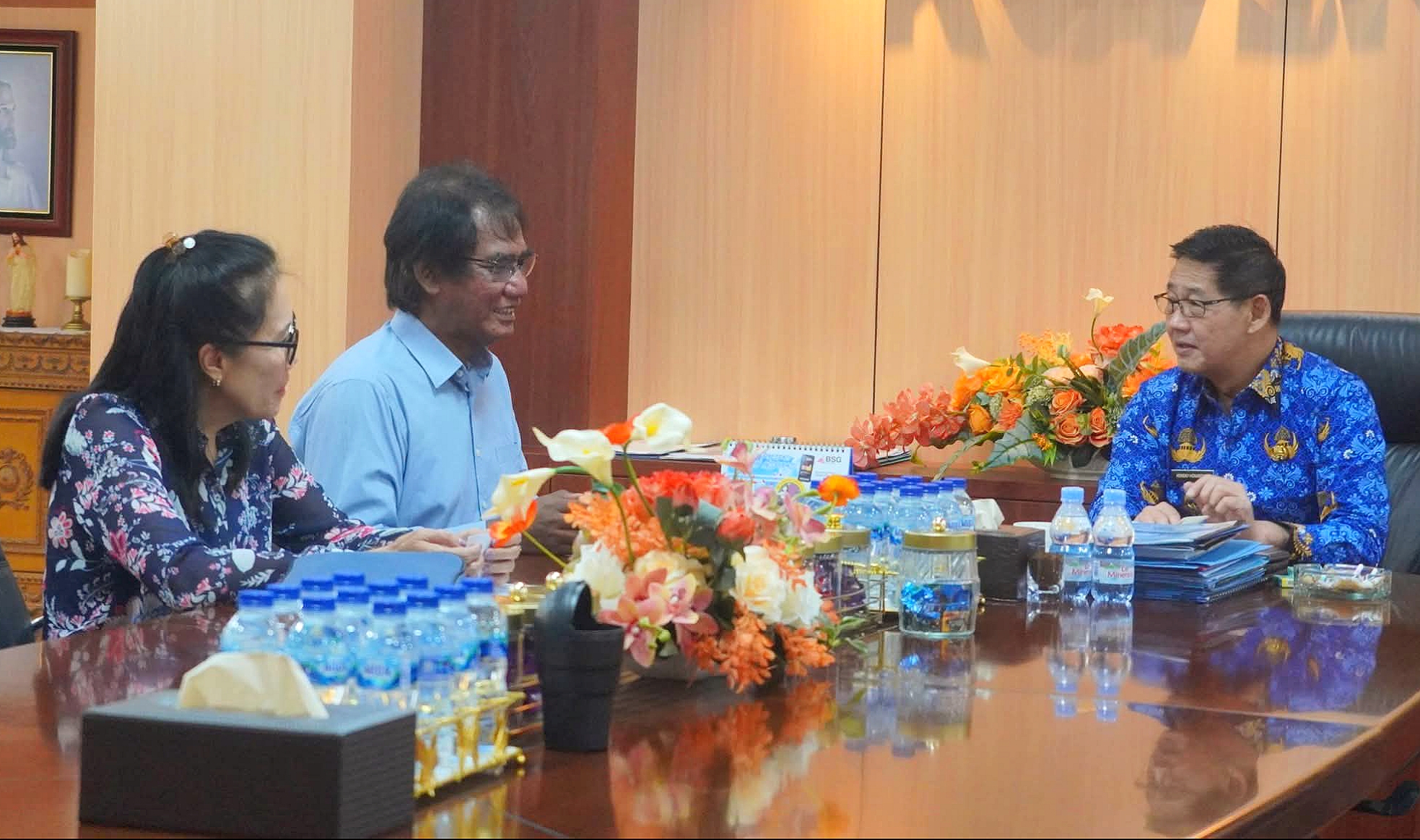 Pertemuan Walikota Bitung, Hengky Honandar SE dengan Direktur Teknik dan Operasi PT Jasa Marga Manado Bitung, Tamjianto, di ruang kerjanya pada Kamis (5/3/2026). (Foto: Ist)