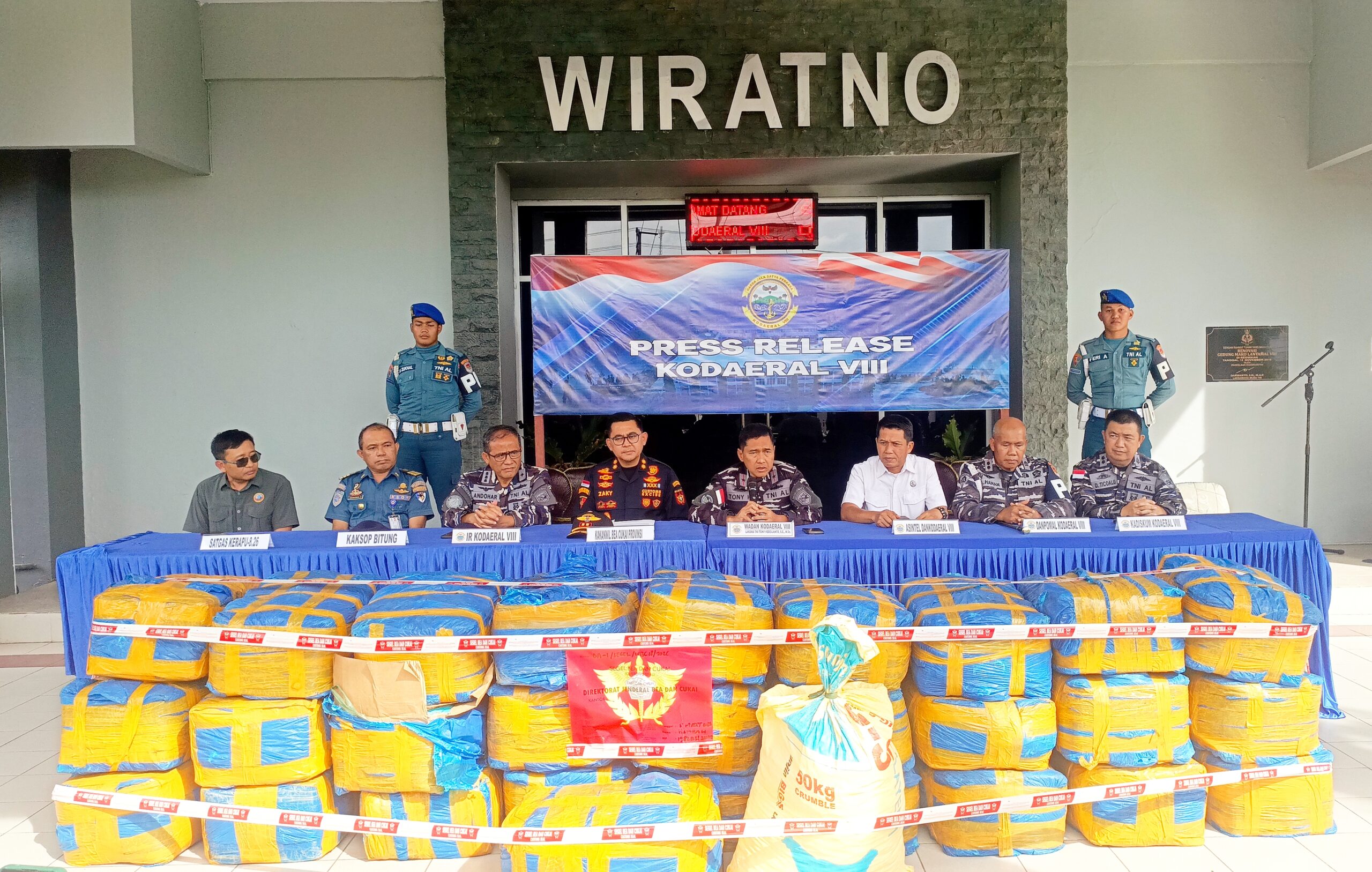 Press conference di Makodaeral VIII, Manado, Jumat (6/3/2026).