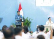 Gubernur Sulut, Yulius Selvanus Komaling (YSK) saat menghadiri Pelantikan Dekopinda 15 Kabupaten/Kota se-Sulawesi Utara. Tampak di gambar Ketua Dekopinwil Sulut, Godbless Sofcar Vicky Lumentut. (Foto: Ist)