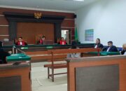 Detik-detik Jaksa Penuntut Umum (JPU) membacakan tuntutan bebas bagi terdakwa FK dari jeratan UU ITE di Ruang Sidang PN Manado, Selasa (10/3/2026). (Foto: Ridho L Tobing)