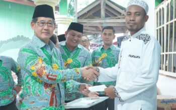 Walikota Bitung, Hengky Honandar SE didampingi Wakil Walikota Randito Maringka S.Sos, saat gelar Safari Ramadan di Kelurahan Batulubang Kecamatan Lembeh Selatan Pulau Lembeh Kota Bitung, Rabu (11/3/2026) (Foto: Ist)