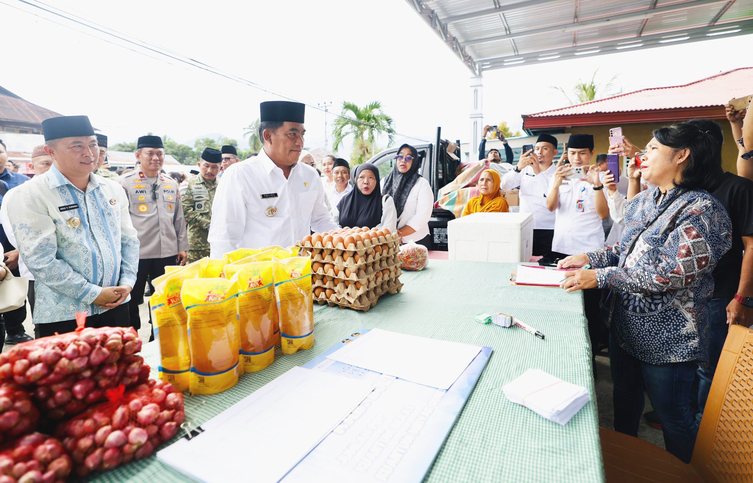 Gubernur Yulius Selvanus saat tinjau GPM di Tutuyan Bolaang Mongondow Timur (Boltim). (Foto: Ist)