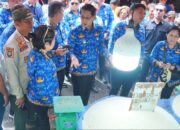 Walikota Bitung, Hengky Honandar SE didampingi Wakil Walikota Randito Maringka S Sos, saat sidak di pasar Girian, Kamis (12/3/2026). (Foto: Ist)