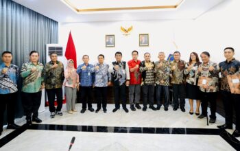 Gubernur Sulut, Mayjen TNI (Purn) Yulius Selvanus SE bersama FKDM Sulut 2026.(Foto: Ist)