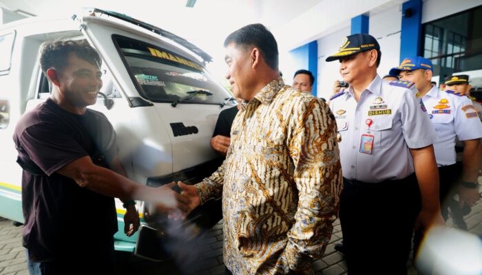 Tinjau Layanan Mudik Terminal Malalayang, Gubernur Yulius: Sopir Jaga Stamina, Saya Titip Keselamatan Warga!