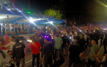 Ribuan peserta Pawai Malam Takbiran menyambut 1 Syawal 1447 Hijriah di Kota Bitung. (Foto: Ridho L Tobing)