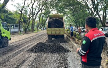 Pengaspalan Jalan Ir. Soekarno di Kabupaten Minahasa Utara. (Foto: Istimewa/SUDARA.ID)