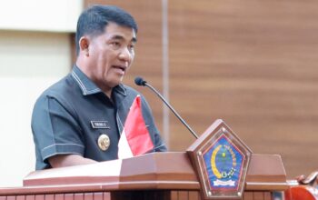 Gubernur Sulawesi Utara, Mayjen TNI (Purn) Yulius Selvanus SE, saat menyampaikan Laporan Keterangan Pertanggungjawaban (LKPJ) Tahun Anggaran 2025 dalam Rapat Paripurna di DPRD Provinsi Sulut, Rabu (25/03/2026). (Foto: Ist/Dok. SUDARA.ID)