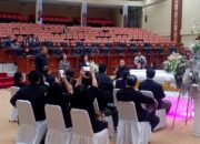 Fraksi Gerindra DPRD Sulut memberi penghormatan terakhir kepada Politisi Senior, Almarhum Ir. Lexie Berty Napoleon Solang di Ruang Paripurna Gedung Cengkih, Rabu (25/3/2026). (Foto: Ridho L Tobing)