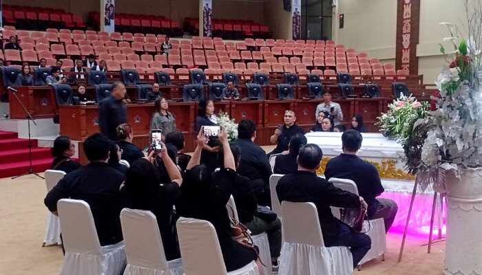 Louis Schramm Pimpin Fraksi Gerindra Beri Penghormatan Terakhir untuk Politisi Senior Berty Solang