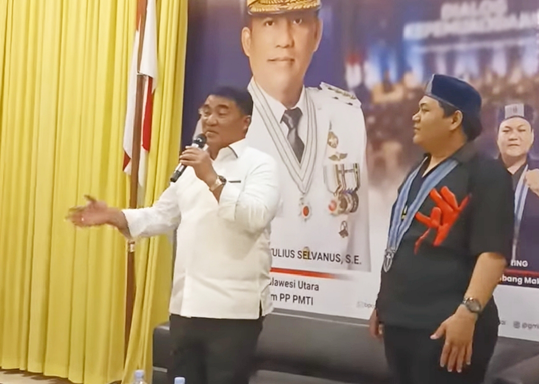 Gubernur Sulawesi Utara, Mayjen TNI (Purn) Yulius Selvanus, SE, memaparkan strategi klasik Sun Tzu sebagai prinsip navigasi bagi generasi muda dalam menghadapi tantangan persaingan global. (Foto: Ist)