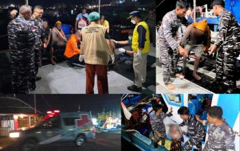 KEMANUSIAAN DI GARIS DEPAN: Dansatrol Kodaeral VIII, Kolonel Laut (P) Marvill Marfel Frits (kanan), memimpin pergerakan prajurit dari KAL Tedong Naga VIII-25 untuk mengevakuasi korban kebakaran KM Anaiah di perairan Bitung. (Foto: Dok. Satrol Kodaeral VIII)