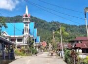 TERISOLASI DIGITAL. Suasana Desa Makasili, Kecamatan Kumelembuai, Minahasa Selatan, yang kini mengalami kelumpuhan komunikasi akibat matinya jaringan Telkomsel selama 24 jam terakhir. Warga mendesak pihak provider dan pemerintah segera melakukan perbaikan permanen. (Foto: Dok. Istimewa/SUDARA.ID)