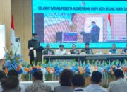 Walikota Bitung, Hengky Honandar SE, menyampaikan sambutan sekaligus membuka secara resmi Musrenbang RKPD Kota Bitung Tahun 2027 di Ruang SH Sarundajang, Kantor Walikota Bitung, Senin (30/3/2026). Dalam forum tersebut, Walikota menekankan pentingnya menyinergikan potensi daerah dengan arah kebijakan pembangunan nasional. (Foto: Dok. Humas/SUDARA.ID)