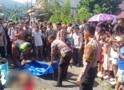 WASPADA JALAN BERPASIR: Suasana evakuasi korban kecelakaan di Jalan Pateten Dua, Bitung. Insiden ini dipicu kondisi aspal yang tertutup material pasir, menyebabkan penumpang motor terjatuh dan tertabrak truk dari arah berlawanan. (Foto: Istimewa/Dok.SUDARA.ID)