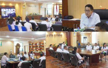 TEKAN PENGANGGURAN: Walikota Bitung, Hengky Honandar SE, saat memaparkan strategi transformasi ekonomi dan penurunan pengangguran dalam agenda penilaian BSKDN Kemendagri secara virtual dari Ruang Kerja Walikota, Rabu (1/4/2026). (Foto: Istimewa/Dok. SUDARA.ID)