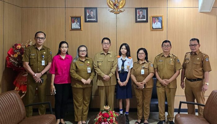 Satu-satunya Utusan Sulut, Walikota Bitung Lepas Kayla Tinangon ke Bootcamp Sains dan Matematika Nasional