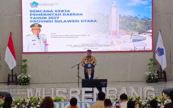 Gubernur Sulawesi Utara, Mayjen TNI (Purn) Yulius Selvanus SE, saat gelar Musyawarah Perencanaan Pembangunan (Musrenbang) dalam rangka penyusunan Rencana Kerja Pemerintah Daerah (RKPD) Provinsi Sulawesi Utara Tahun 2027, yang digelar di Gedung Mapalus, Kompleks Kantor Gubernur, Kamis (9/4/2026). (Foto: Ridho L Tobing)