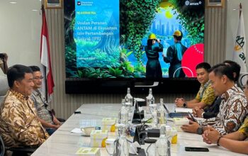 DEMI RAKYAT: Gubernur Yulius Selvanus menjajaki kerja sama dengan PT Antam untuk menjamin kepastian harga hasil tambang masyarakat Sulut sesuai standar internasional (LBMA). (Foto: Dok. Istimewa)