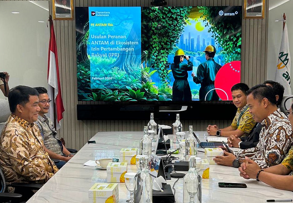 DEMI RAKYAT: Gubernur Yulius Selvanus menjajaki kerja sama dengan PT Antam untuk menjamin kepastian harga hasil tambang masyarakat Sulut sesuai standar internasional (LBMA). (Foto: Dok. Istimewa)