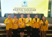 Ketua DPD II Partai Golkar Kota Bitung, Priscilla Cindy Wurangian (ketiga dari kanan), diapit Ketua DPD I Partai Golkar Sulut, Michaela Elsiana Paruntu (MEP) dan Christiany Eugenia Paruntu (CEP) di arena Musda XI Partai Golkar Sulut. (Foto: Ridho L Tobing)