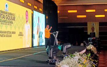 Ketua Umum DPP Partai Golkar, Bahlil Lahadalia, saat memberikan arahan dalam pembukaan Musda XI Golkar Sulut di GKIC Manado, Sabtu (11/4/2026). (Foto: Ridho L Tobing)