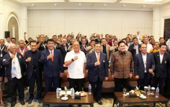 Gubernur Sulut, Mayjen TNI (Purn) Yulius Selvanus SE (ketiga dari kiri), saat menghadiri Munas Percasi 2026 di Jakarta. (Foto.Dok.Istimewa)