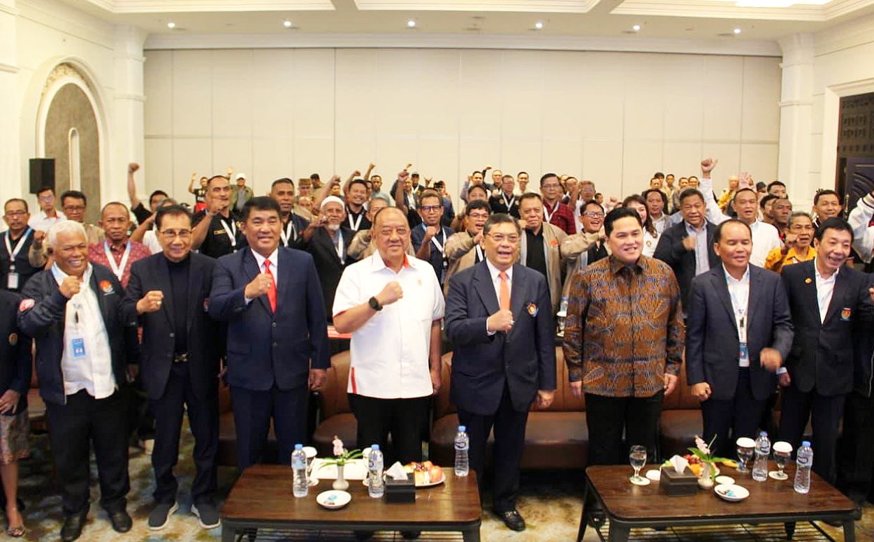 Gubernur Sulut, Mayjen TNI (Purn) Yulius Selvanus SE (ketiga dari kiri), saat menghadiri Munas Percasi 2026 di Jakarta. (Foto.Dok.Istimewa)